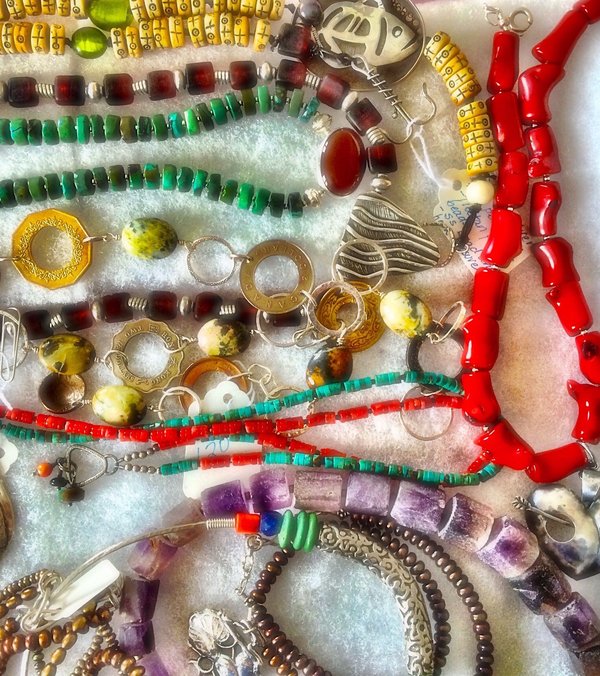 What's the Latest in Smart Jewelry That Combines Tech and Style for Work?