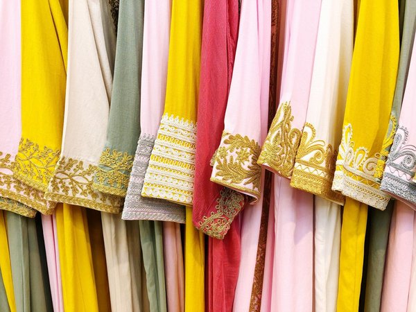 Abaya: bridging tradition and modernity in fashion